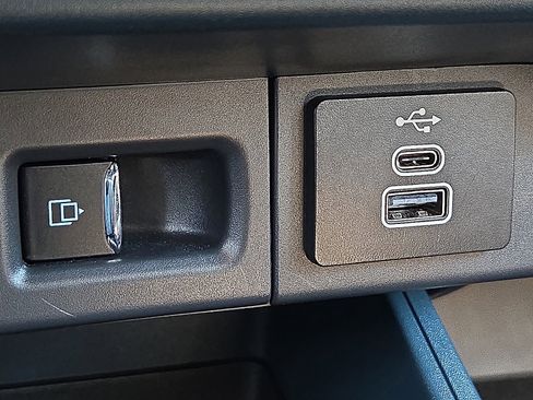 Used 2025 Ford Maverick Lariat w/ Black Appearance Package image 17