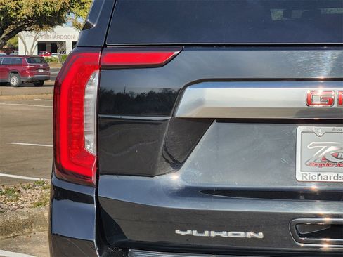 Used 2023 GMC Yukon XL Denali image 15