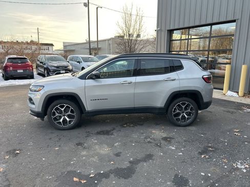 New 2026 Jeep Compass Limited w/ Sun, Sound & Navigation Group AWD/4WD image 8
