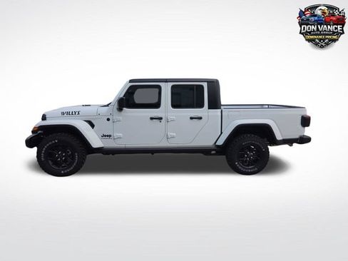 Used 2024 Jeep Gladiator Sport AWD/4WD image 2