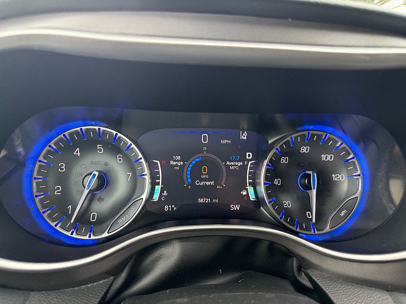 Used 2023 Chrysler Pacifica Touring-L FWD image 27