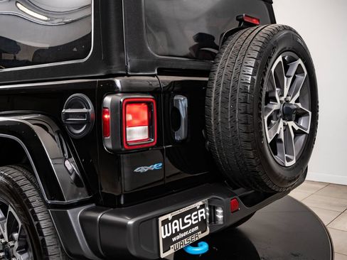 Used 2024 Jeep Wrangler Unlimited AWD/4WD image 17