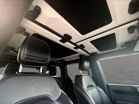 Used 2025 Ford Bronco Badlands image 11