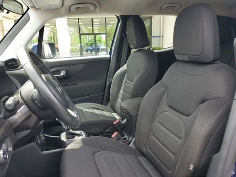 Used 2019 Jeep Renegade Latitude w/ Cold Weather Group AWD/4WD image 8