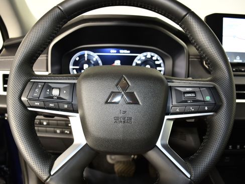 Used 2025 Mitsubishi Outlander SE AWD/4WD image 19
