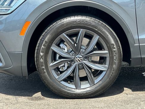 Used 2023 Volkswagen Tiguan SE w/ Panoramic Sunroof Package FWD image 27