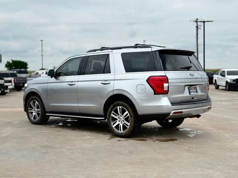 Used 2023 Ford Expedition XLT AWD/4WD image 5