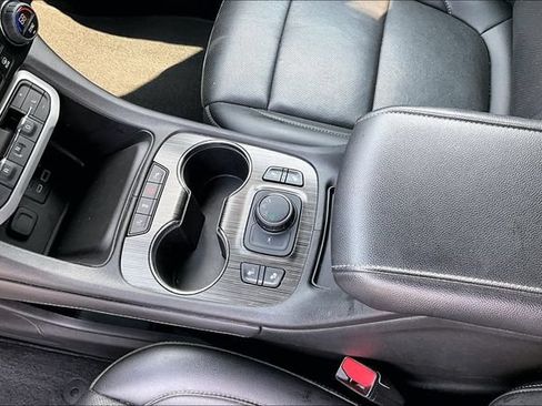 Used 2023 GMC Acadia SLT AWD/4WD image 17