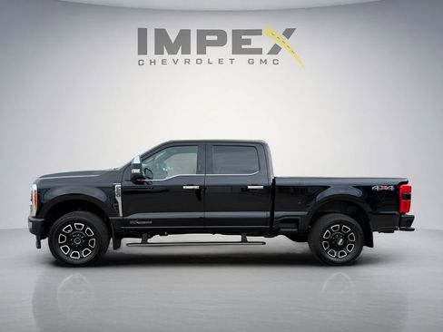 Used 2023 Ford F250 Platinum AWD/4WD image 2