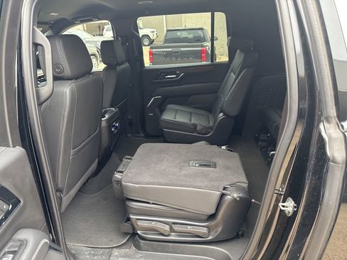Used 2025 GMC Yukon XL Denali image 12