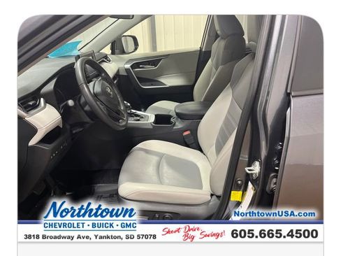Used 2022 Toyota RAV4 XLE Premium AWD/4WD image 10