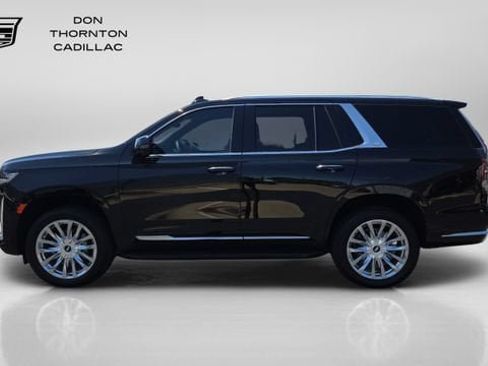 Used 2024 Cadillac Escalade Premium Luxury AWD/4WD image 2