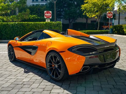 Used 2018 McLaren 570S Spider image 19