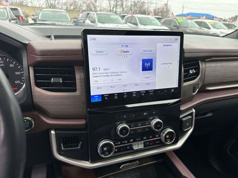 Used 2024 Ford Expedition Limited image 27