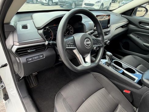 Used 2024 Nissan Altima 2.5 SV FWD image 29