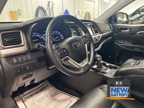 Used 2019 Toyota Highlander Limited w/ Protection Package #3 AWD/4WD image 15