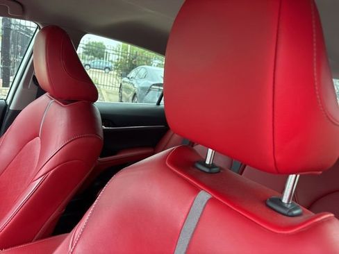 Used 2020 Toyota Camry XSE FWD image 9
