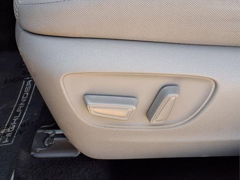 Used 2022 Toyota Highlander LE image 22