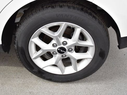 Used 2025 Kia Soul LX w/ LX Technology Package FWD image 34