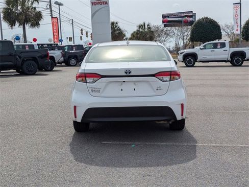 Used 2025 Toyota Corolla LE image 4