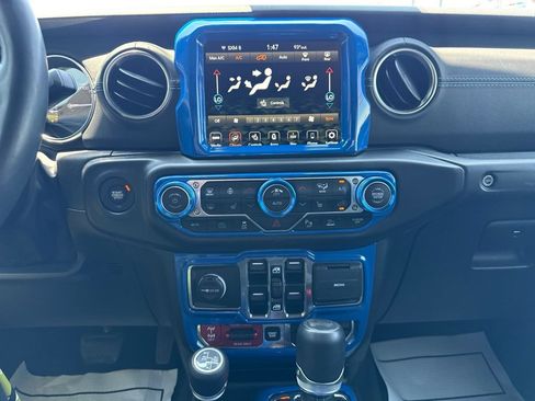 Used 2022 Jeep Wrangler Unlimited Rubicon 4xe w/ Cold Weather Group AWD/4WD image 18