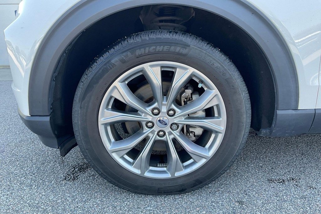 Used 2023 Ford Explorer XLT w/ Equipment Group 202A RWD image 9