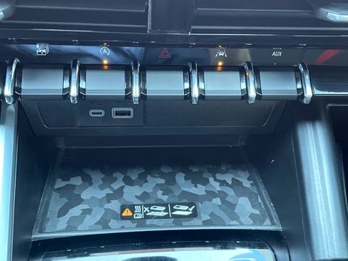 Used 2024 Chevrolet Colorado Z71 w/ LPO, Dark Essentials Package AWD/4WD image 19