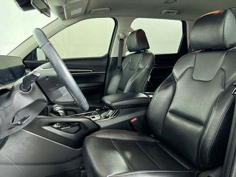 Used 2024 Kia Telluride LX image 12