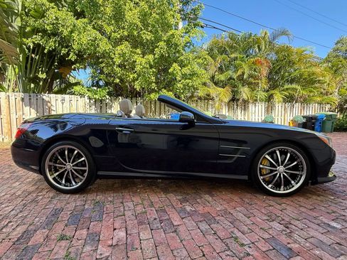 Used 2013 Mercedes-Benz SL 550 w/ Premium Pkg image 2