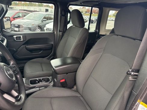 Used 2019 Jeep Wrangler Unlimited Sport image 15
