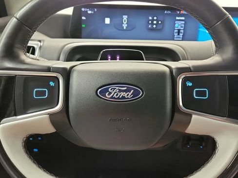 Used 2025 Ford Expedition Platinum w/ Driver's Package AWD/4WD image 32