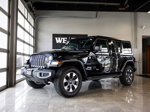 Used 2018 Jeep Wrangler Unlimited Sahara AWD/4WD image 2