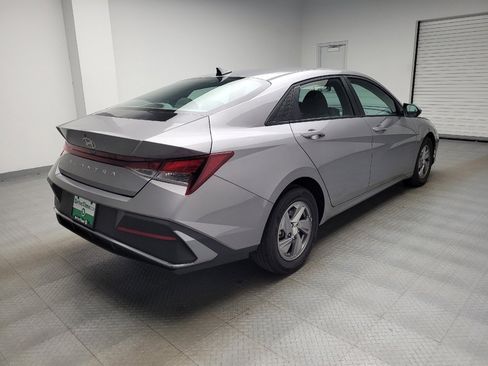 Used 2025 Hyundai Elantra SE w/ Cargo Package FWD image 9