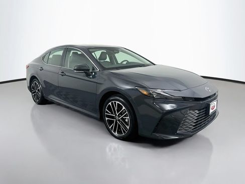Used 2026 Toyota Camry XLE AWD/4WD image 3