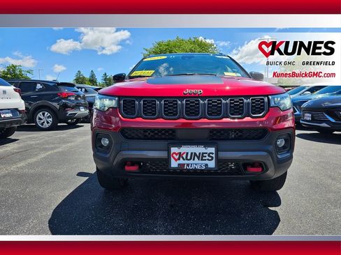Used 2025 Jeep Compass Trailhawk AWD/4WD image 3