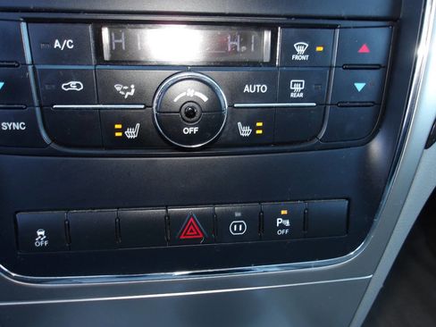 Used 2011 Jeep Grand Cherokee Laredo image 14