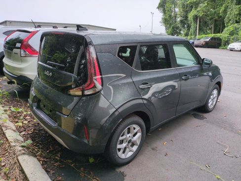 Certified 2025 Kia Soul LX w/ LX Technology Package FWD image 4