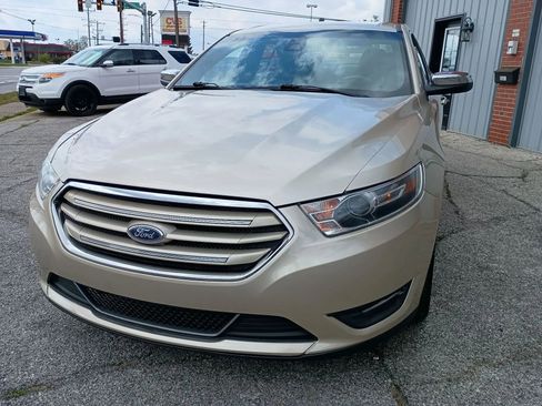 Used 2018 Ford Taurus Limited FWD image 2