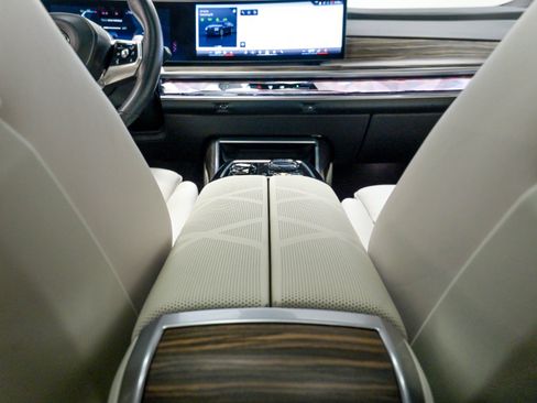 Used 2023 BMW 760i xDrive w/ Luxury Rear Seating Package AWD/4WD image 33