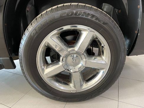 Used 2011 Chevrolet Avalanche LTZ image 11