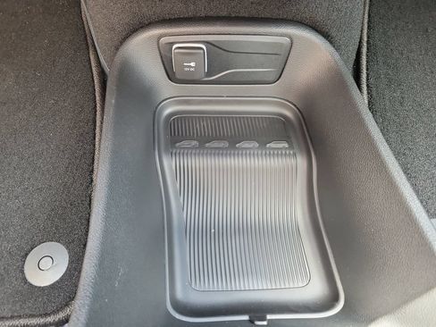 New 2026 Chrysler Pacifica Select FWD image 40