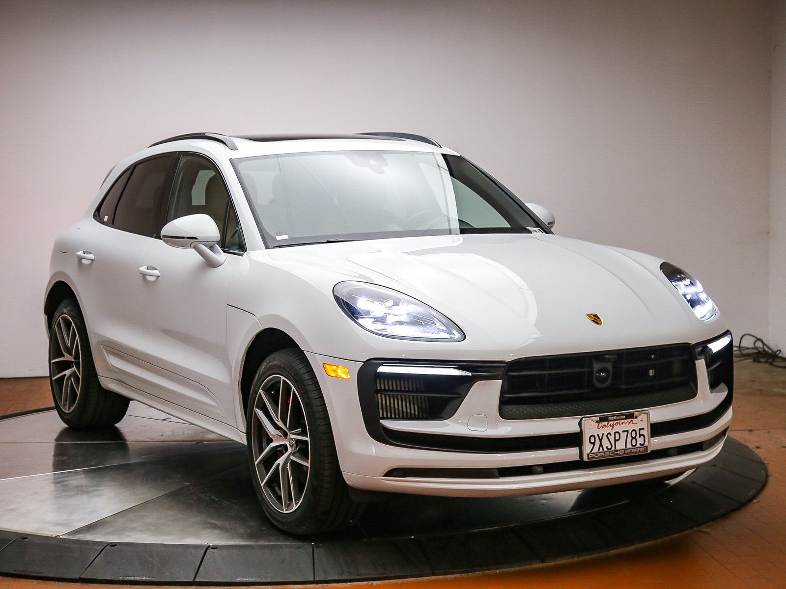 Certified 2026 Porsche Macan S AWD/4WD image 4