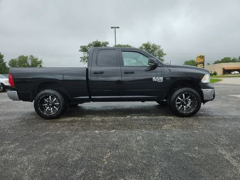 Used 2019 RAM 1500 Classic SLT w/ SLT Plus D←cor Group AWD/4WD image 2