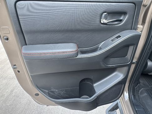 Used 2022 Nissan Frontier PRO-4X image 15