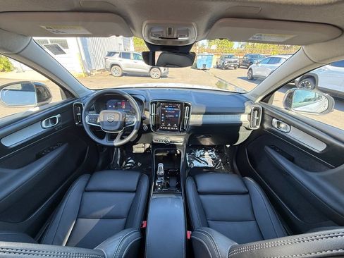 Used 2026 Volvo XC40 B5 Plus AWD/4WD image 22