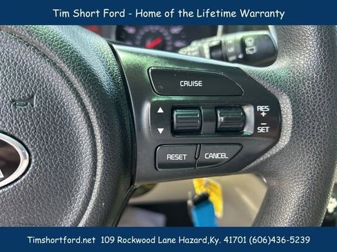 Used 2017 Kia Sedona LX image 16