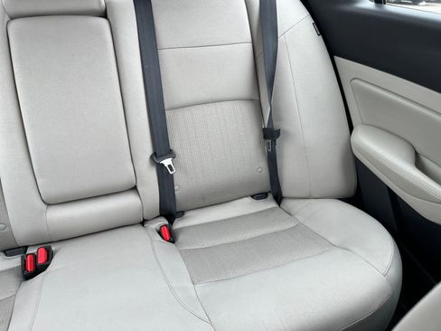 Used 2025 Nissan Altima 2.5 SV image 34