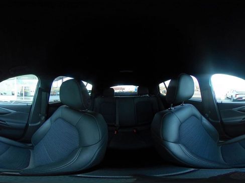 Used 2025 Buick Envista Preferred image 41