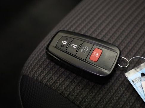 Used 2023 Toyota Highlander LE image 37