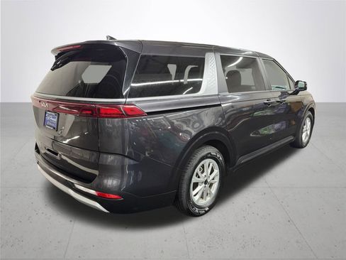 Used 2024 Kia Carnival LX image 7